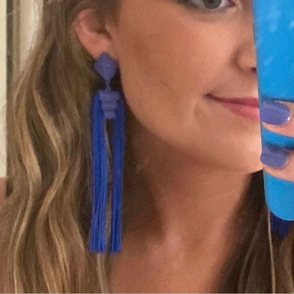 Royal blue fringe posts.